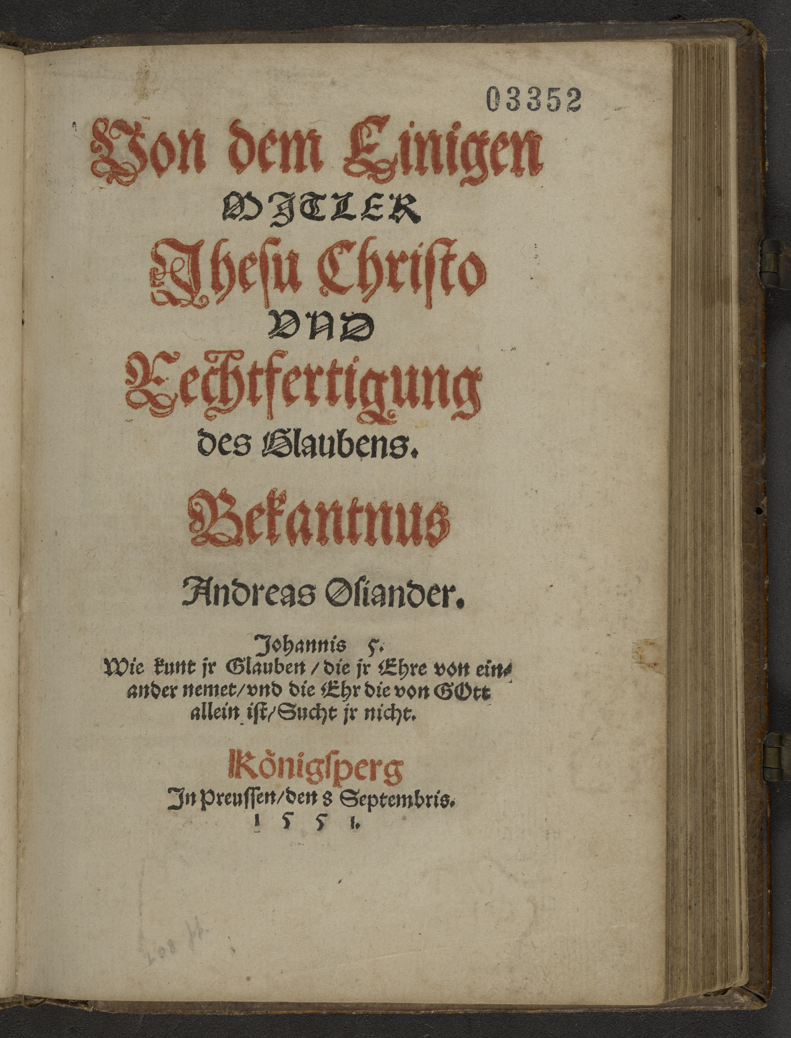 Summary: First edition of a tract by Andreas Osiander on the subject of justification and Christ&#039;s role as mediator.